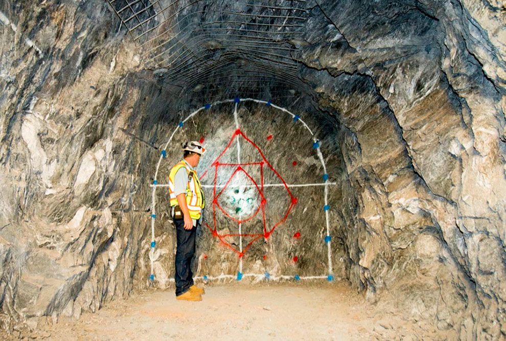 Escavação em uma das cavernas da antiga mina Homestake, nos EUA: do ouro aos neutrinos