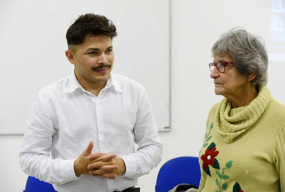 Flávio Lima, autor da tese, e a professora Arlete Moysés Rodrigues, orientadora do estudo