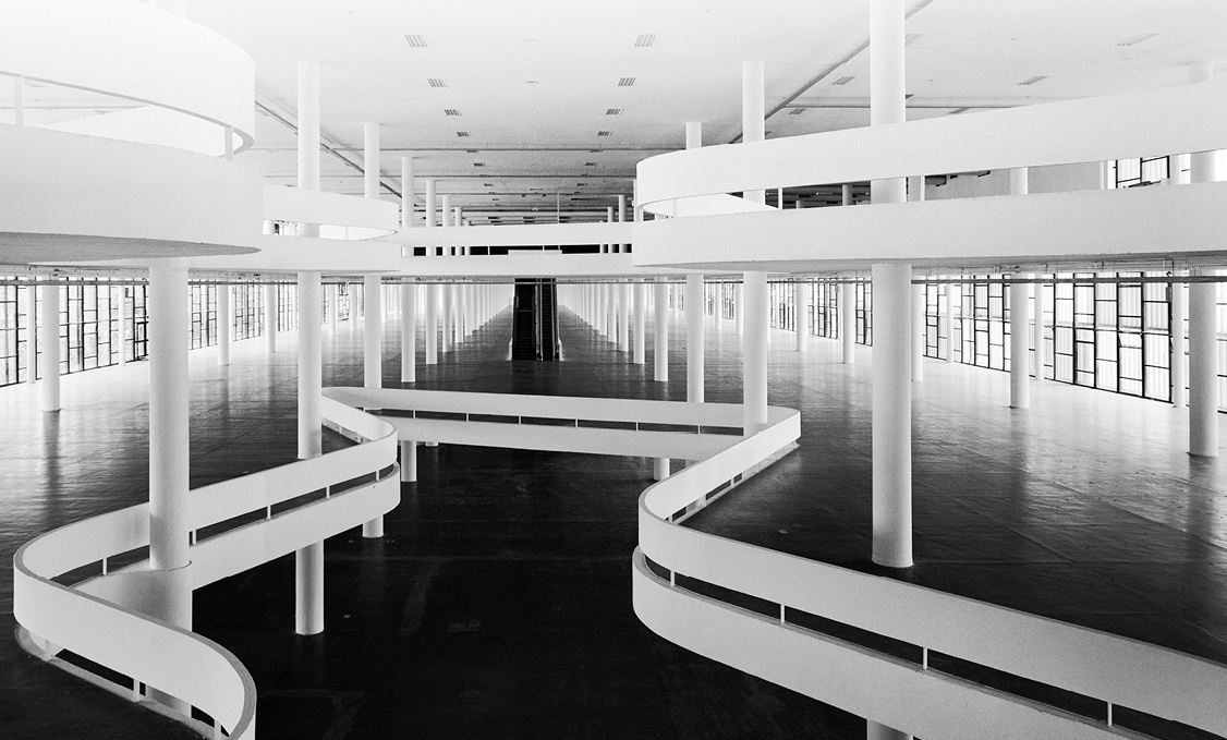 Pavilhão Ciccillo Matarazzo, obra de Oscar Niemeyer no Parque do Ibirapuera, é sede das bienais desde sua sétima edição