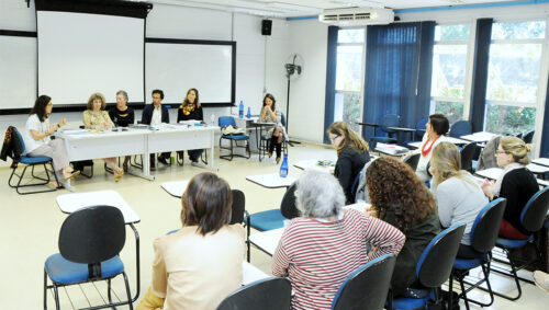 Defesa de tese de doutorado em faculdade da Unicamp; estudo do Centro de Gestão e Estudos Estratégicos traz a situação de mestres e doutores no Brasil
