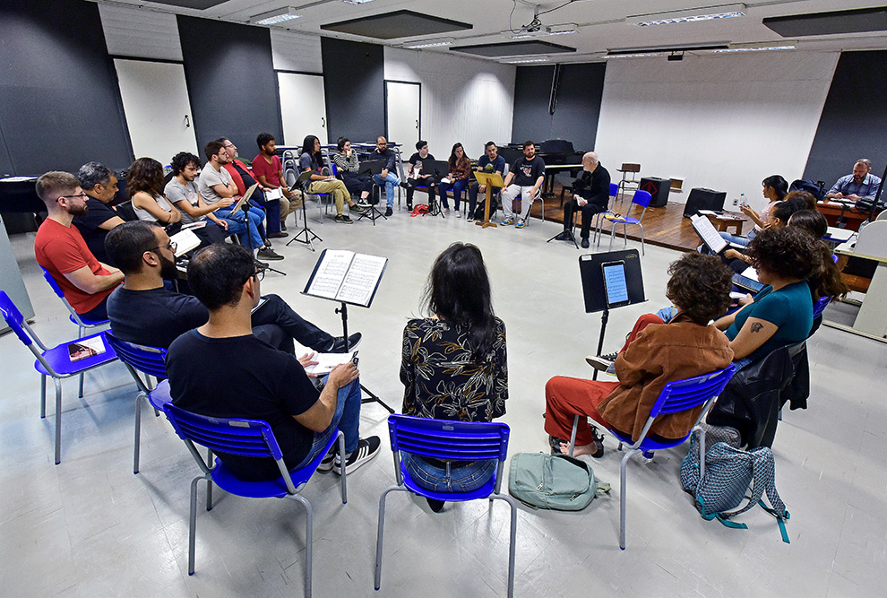 O maestro conta ter elaborado um programa propositadamente diverso, que inclui canções para coro a quatro vozes em alemão, espanhol, francês e inglês