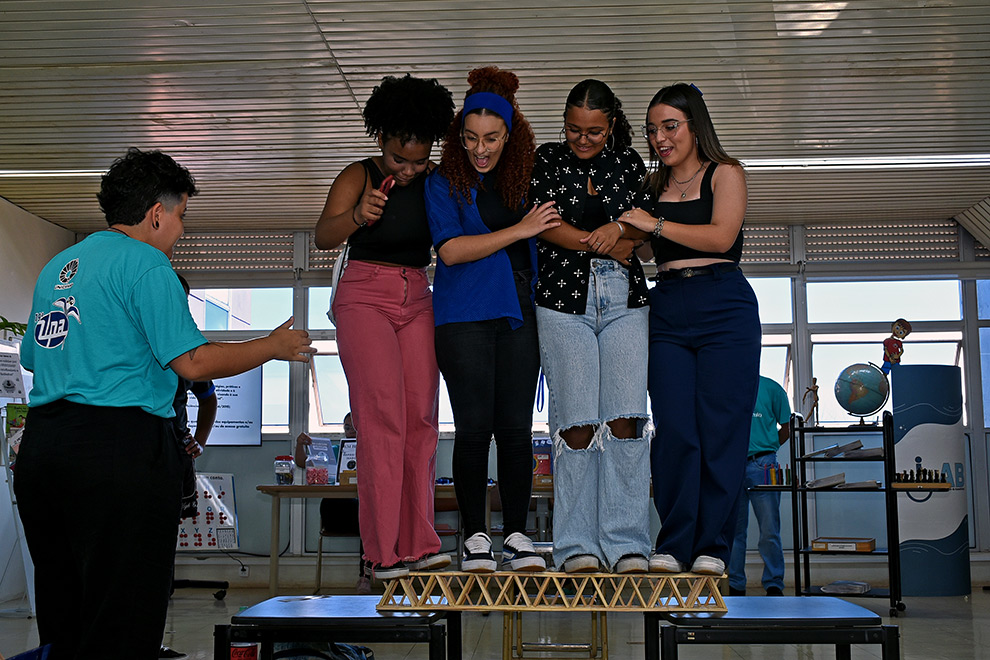 Heloisa Cardoso, Gabriele Santos, 
Nicole Santos e Lívia Araújo