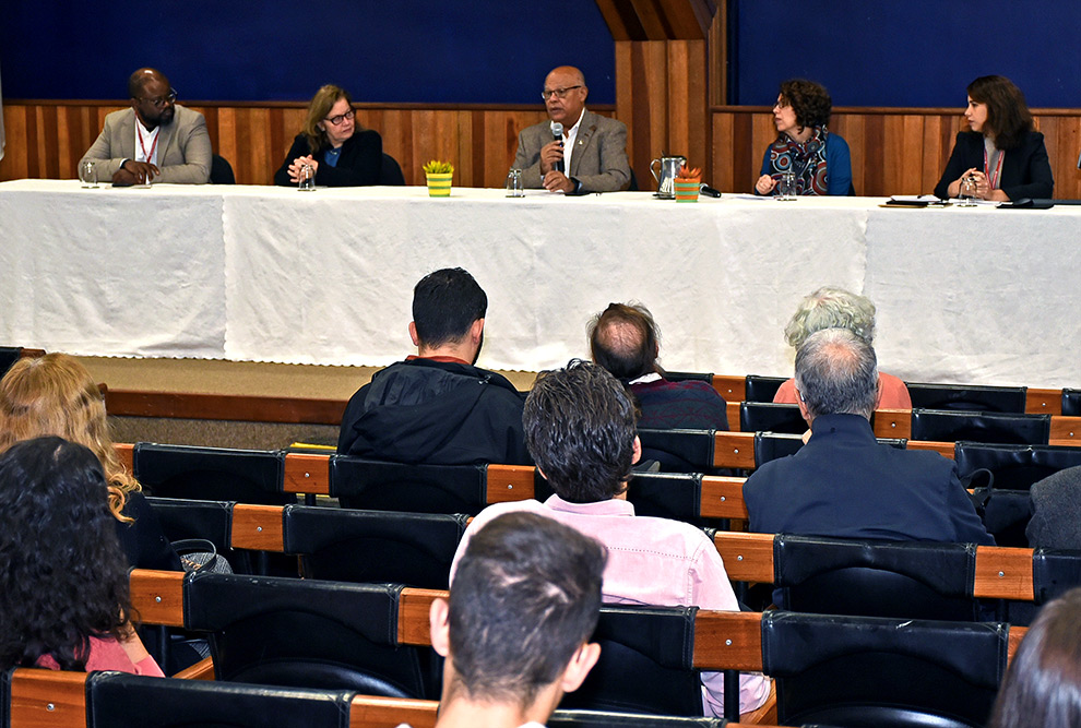 Mesa de abertura do evento que 
celebrou  os 50 anos do Arquivo