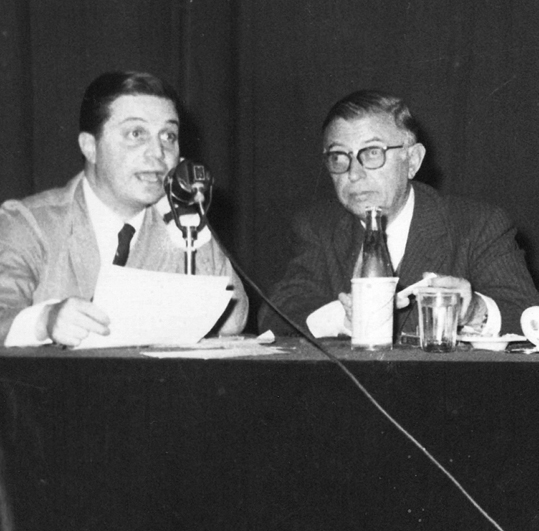 Com Jean-Paul Sartre na conferência do filósofo francês na Faculdade de Filosofia, Ciências e Letras (FFCL) de Araraquara, em setembro de 1960 