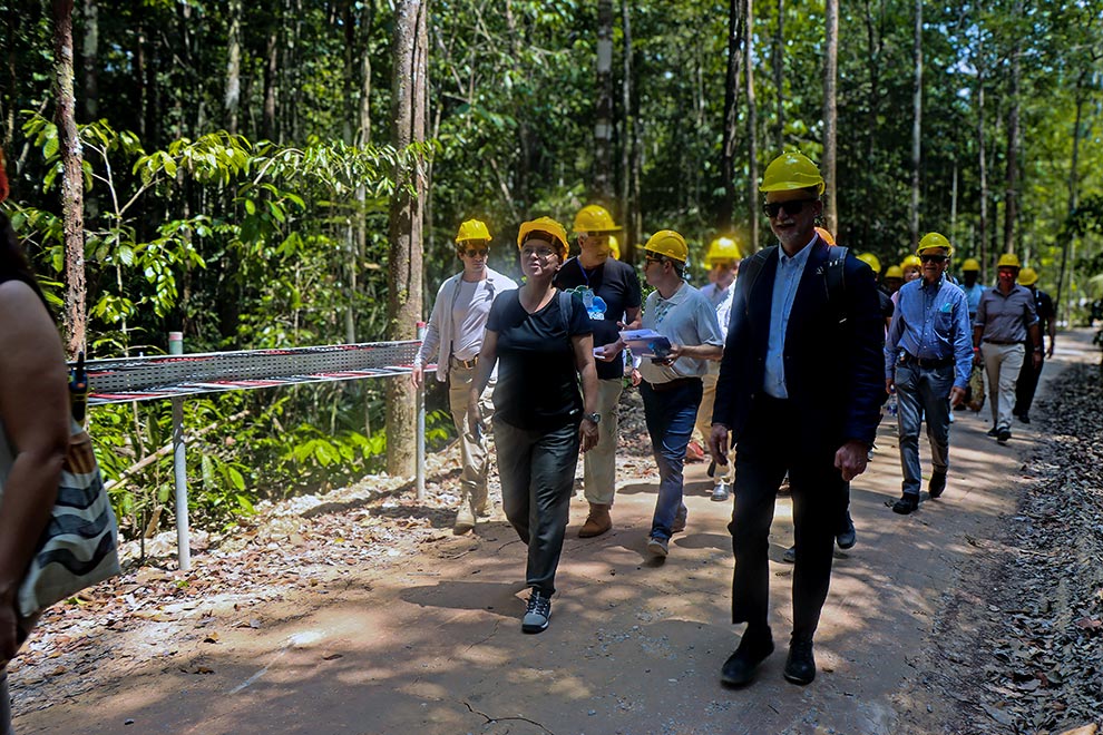 A visita ao sítio experimental ocorreu no dia seguinte 
ao lançamento do Plano Científico do projeto para o período de 2025 a 2030