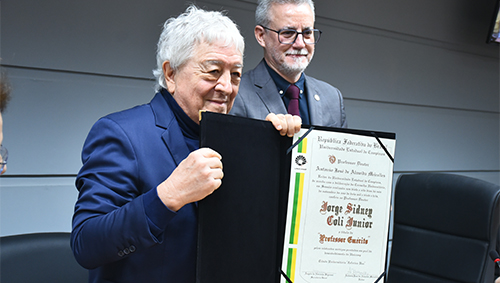 Jorge Coli recebeu título de professor emérito