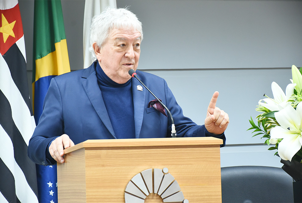 O homenageado rememorou diversos professores  que foram importantes ao longo de sua vida acadêmica, dentro e fora do país