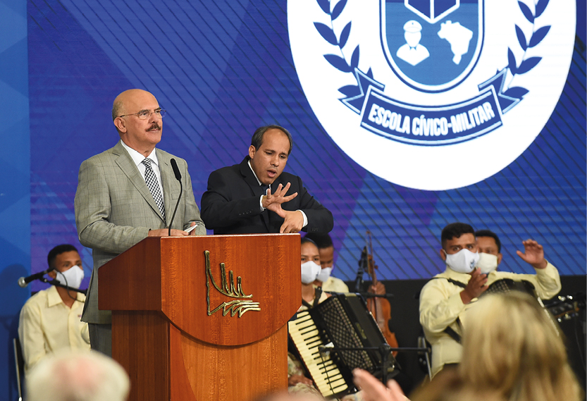 Milton Ribeiro, um dos ministros da Educação do governo Bolsonaro, participa em Brasília de solenidade de certificação do Programa Nacional das Escolas Cívico-Militares, em novembro de 2021