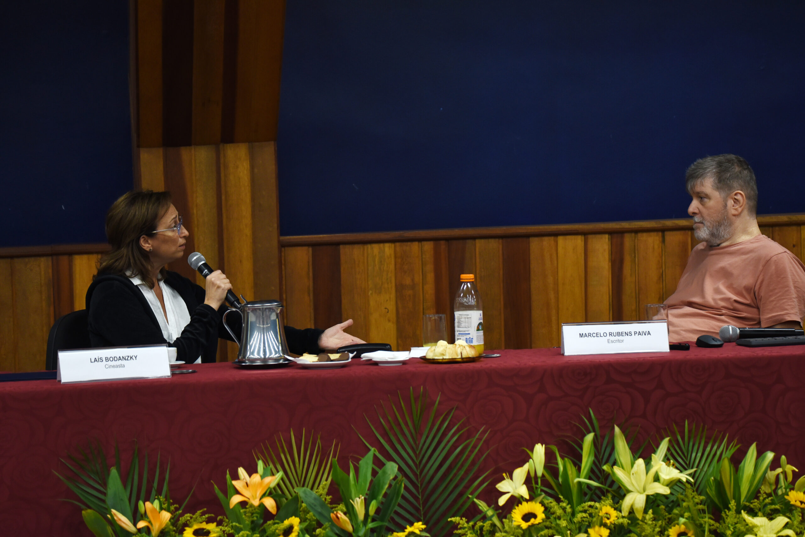 Laís Bodanzky durante participação especial no encerramento da residência artística de Marcelo Rubens Paiva 