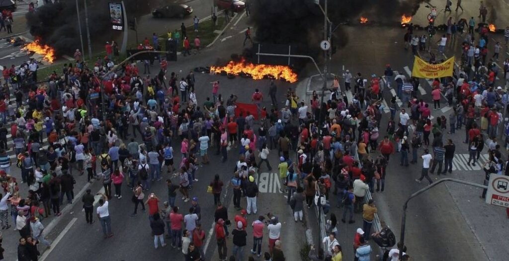 CineADu exibe o documentário “Esquerda em Transe”