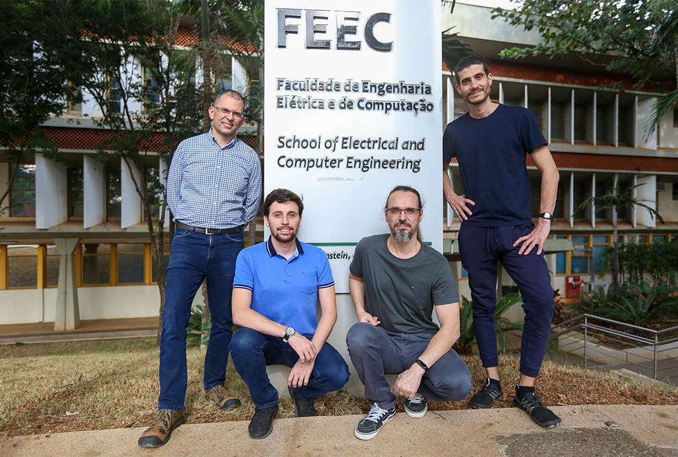 Da esquerda para a direita, Darli Mello, Kayol Mayer, Rossano Pablo Pinto e Jonathan Soares: pesquisadores da Feec que integram o grupo que desenvolveu a tecnologia