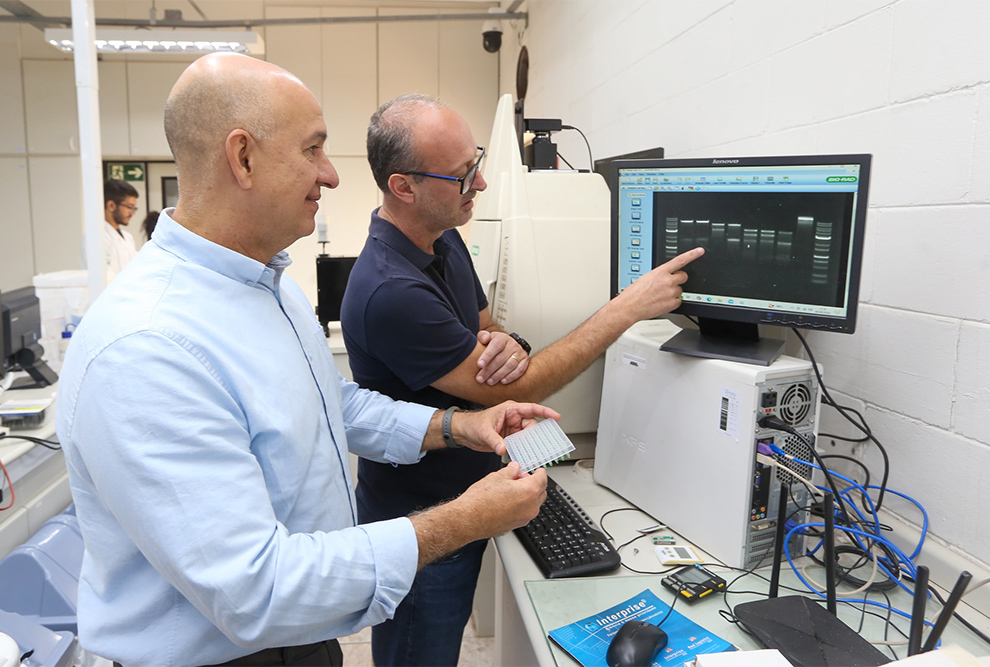 Os professores Gonçalo Amarante Guimarães Pereira e Marcelo Falsarella Carazzolle, do Laboratório de Genômica e Bioenergia da Unicamp, são os autores da tecnologia para identificação de leveduras