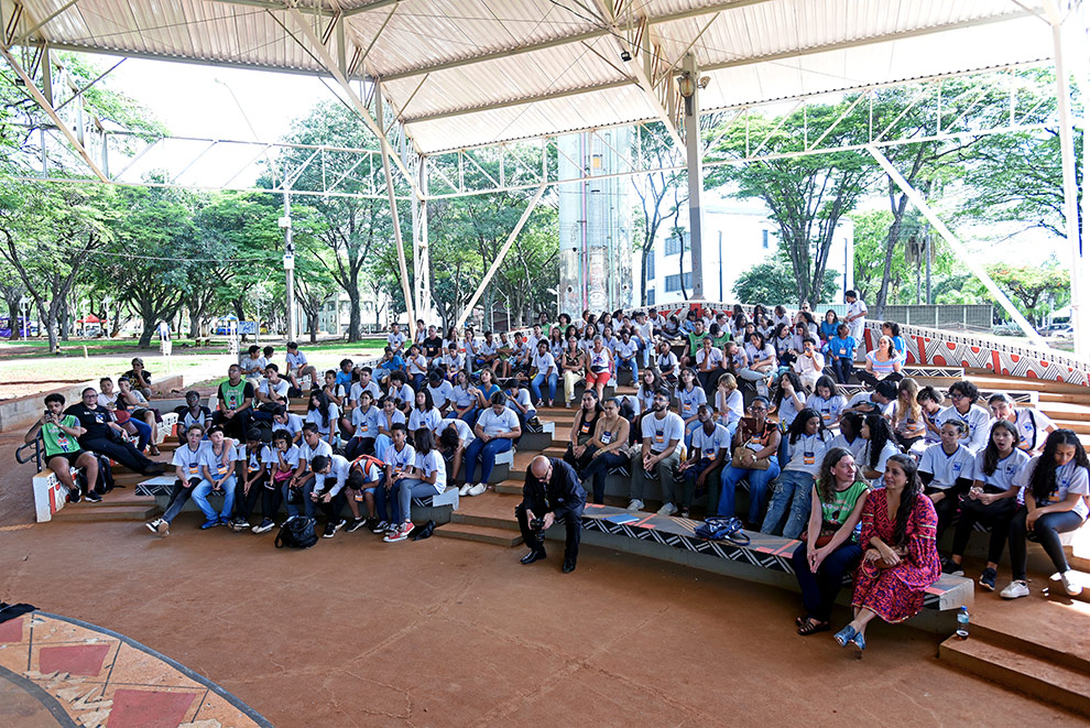 A Jornada Olhos no Futuro reuniu 176 estudantes do ensino fundamental II e 14 professores da escola estadual E. E. Dr. Telêmaco Paioli Melges