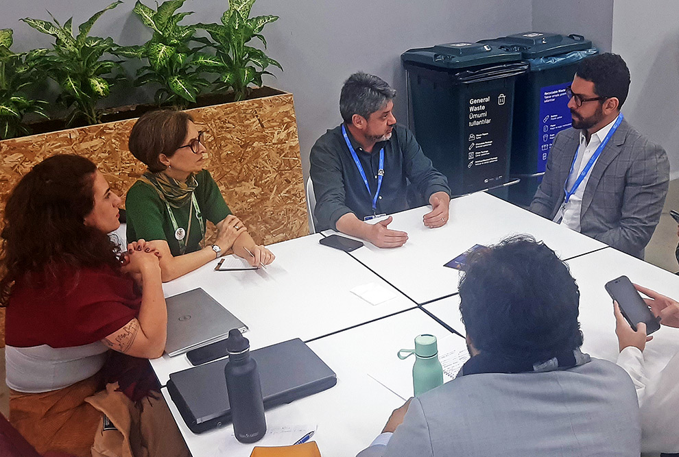 Reunião da comitiva da Unicamp com Anderson Marcio de Oliveira (à direita), secretário-executivo da Secretaria de Meio Ambiente, Infraestrutura e Logística (Semil) do Estado de São Paulo