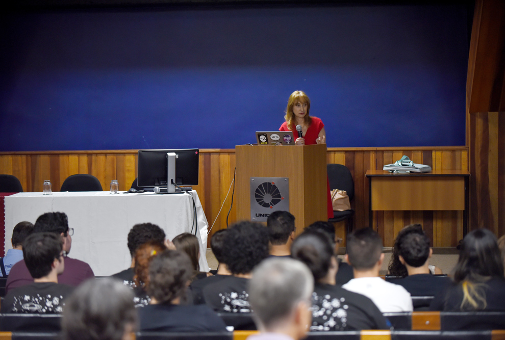 Vice-diretora de Ciências Planetárias do JPL, um dos principais centros de pesquisas da Nasa, a astrônoma deu palestras e oficinas, participou de aulas e realizou reuniões com grupos da comunidade universitária