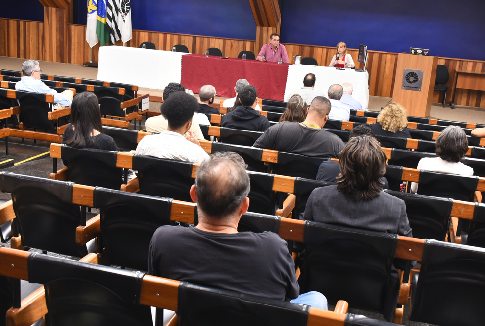 A colaboração de Rosaly Lopes com Alvaro Crósta teve início em 2017, a partir dos estudos sobre a lua Titã, resultando em um convite para a cientista participar de um workshop na Unicamp, em 2023