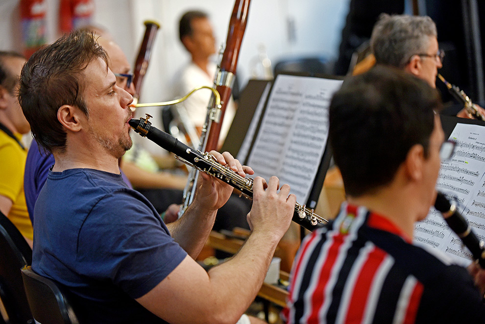 Instrumentistas da Orquestra Sinfônica realizam concertos musicais em instituições beneficentes