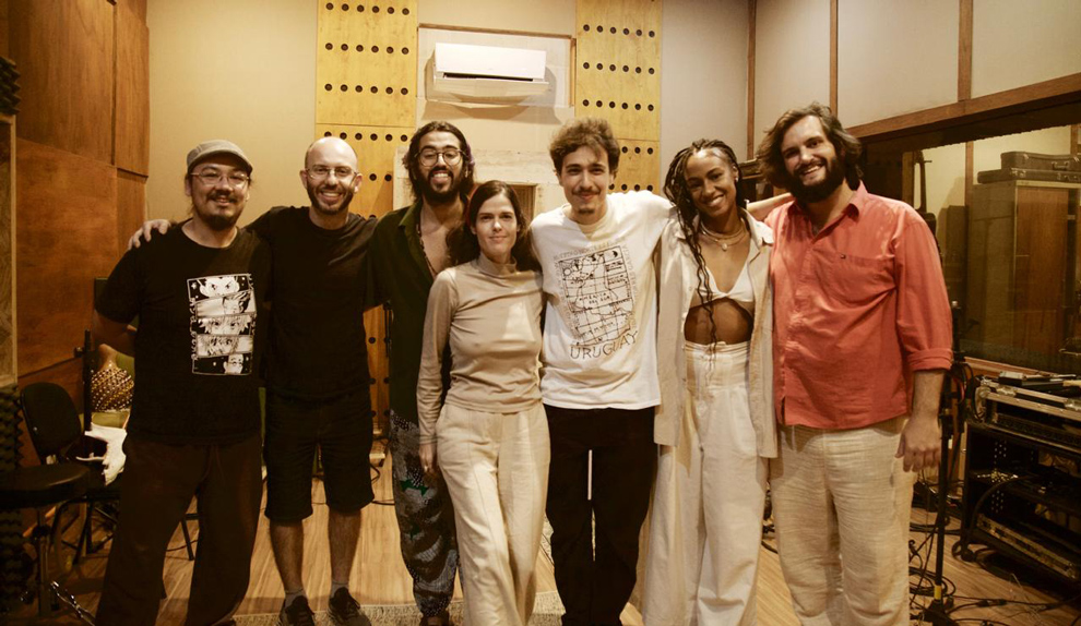 Grupo que produziu o álbum Tatarana e que contou com o apoio da Pró-Reitoria de Extensão, Esporte e Cultura 