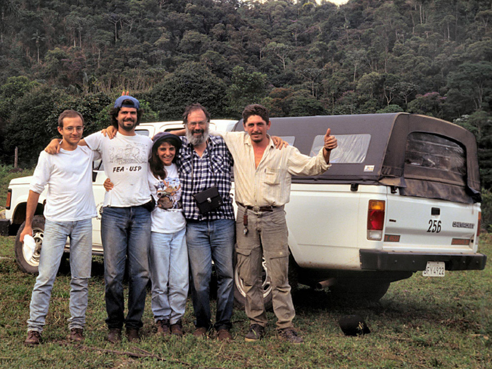 O botânico em várias atividades de campo durante pesquisas 