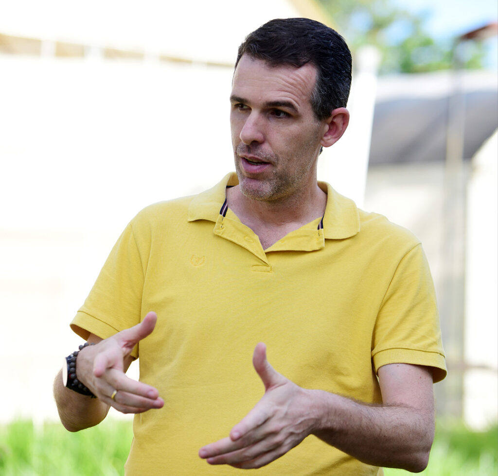 O professor Fábio Pinheiro, orientador: seleção natural ocorrendo na prática
