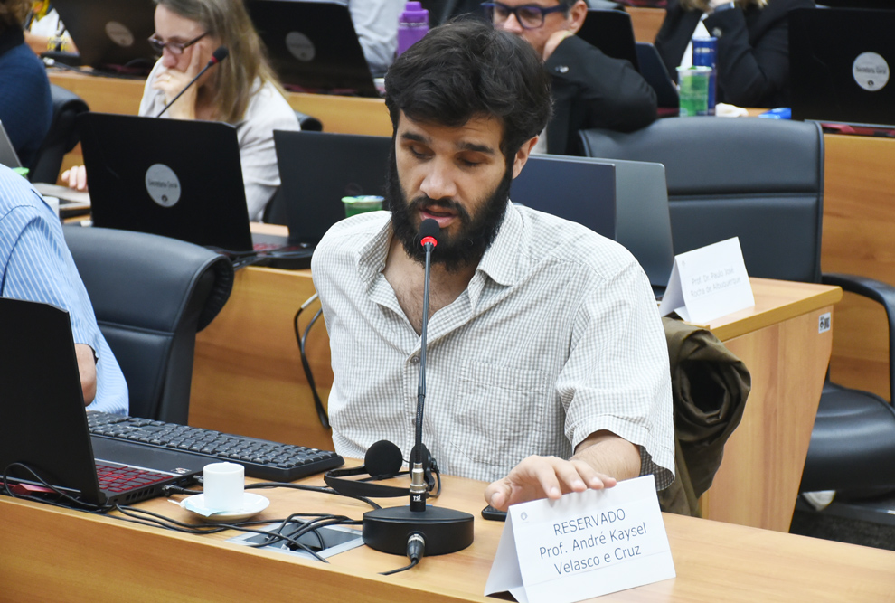 Os professores do IFCH André Kaysel e Andréia Glavão: abordagem transdisciplinar