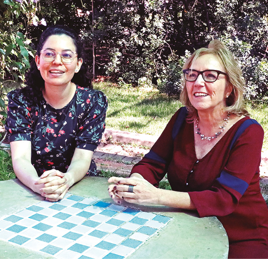 A engenheira agrícola Nataly Cubides Zuñiga (à esq.), autora da pesquisa feita no IG, e a professora Maria Beatriz Machado Bonacelli, orientadora: biodiversidade, convergência de saberes e crescimento econômico