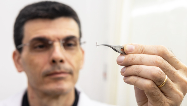 O professor Alexandre de Oliveira: conduto é impresso em 3D em poucos minutos