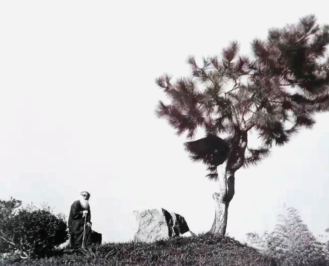 Zhang Daqian em um dos espaços do jardim por ele projetado: artista não deixou rastros depois de sair do país, em 1973