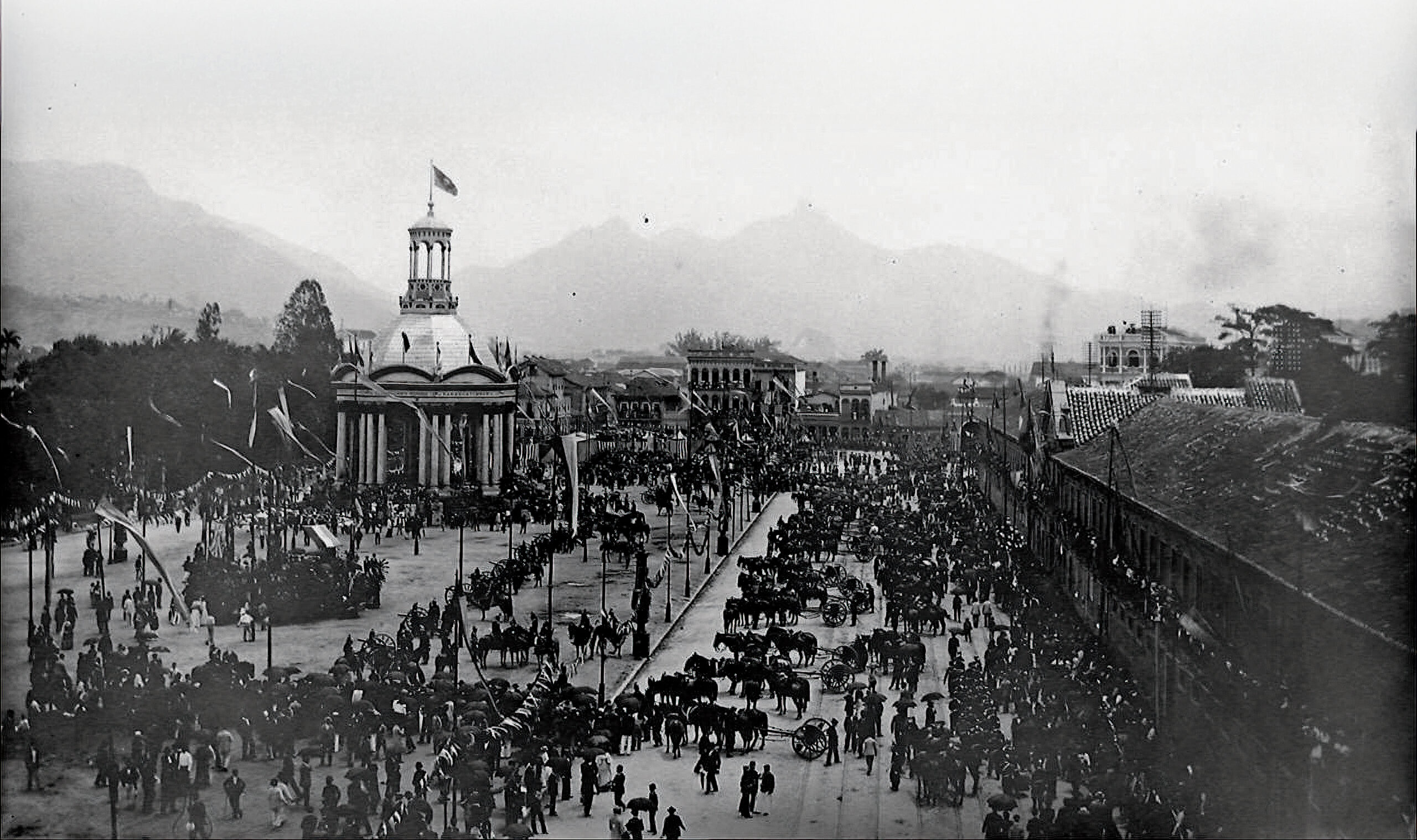 Comemoração da posse de Prudente de Morais, primeiro presidente civil brasileiro, em 15 de novembro de 1894: política nacional é influenciada por militares desde o Império