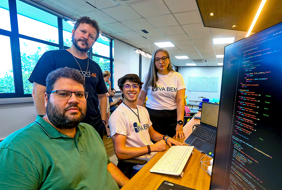 Da esquerda para a direita, equipe do Instituto de Computação, Breno de França, professor Anderson Rocha, Felipe Bertocco e Natielle Rabelo