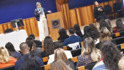 Demógrafa alerta para distorções na política de cuidado da pessoa idosa
