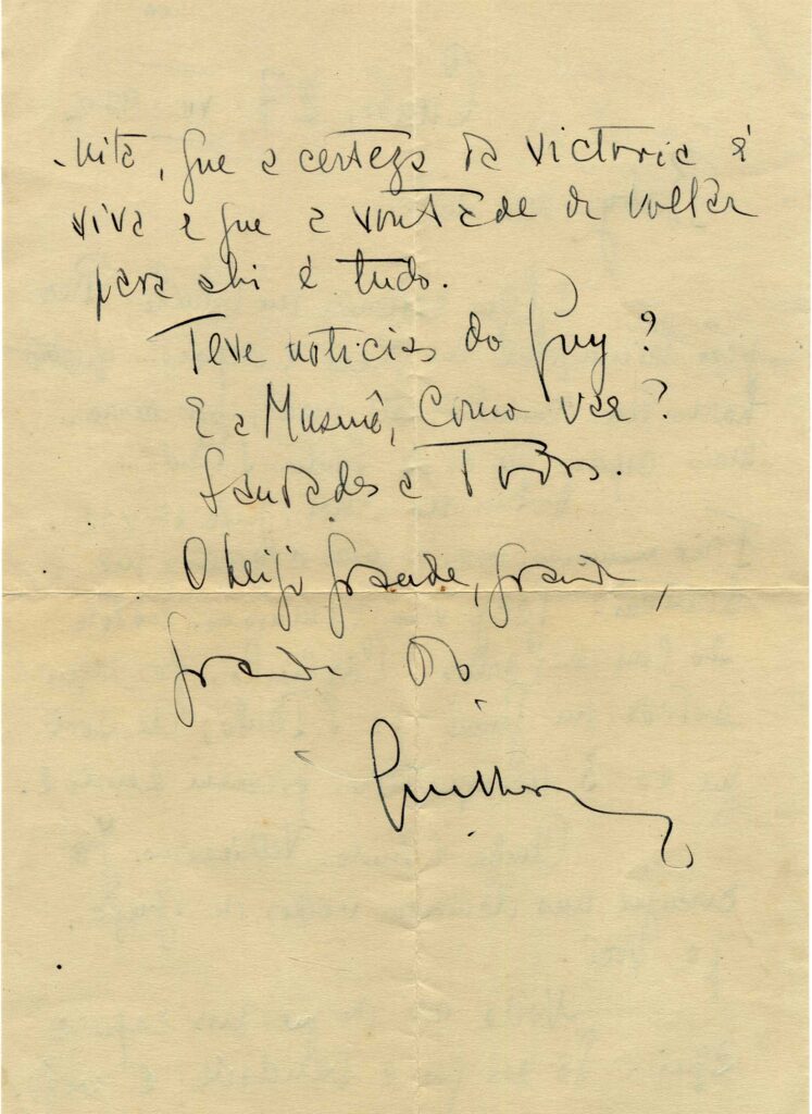 A imagem mostra uma carta antiga, escrita à mão em tinta escura sobre papel amarelado pelo tempo. O texto ocupa a parte central da página, com caligrafia cursiva, inclinada e de traços fortes, mas um pouco difícil de ler. Há algumas palavras sublinhadas e perguntas diretas no corpo da mensagem. Perto do final, o autor se despede com uma frase carinhosa e em seguida deixa uma assinatura grande e marcante, que ocupa boa parte da parte inferior da folha.