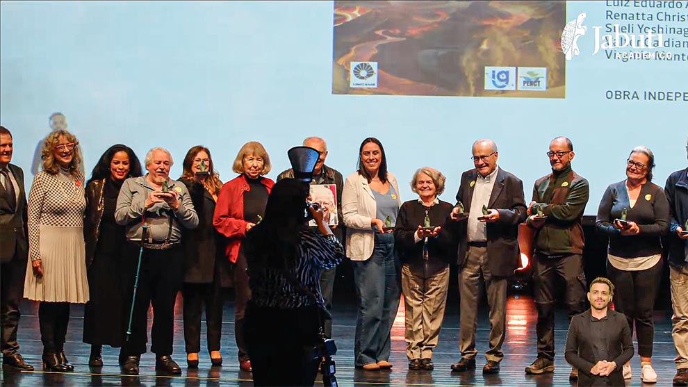 Autores do livro premiado pertencentes ao Programa de Pós-Graduação em Ensino e História de Ciências da Terra do Instituto de Geociências