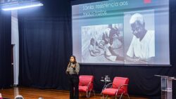 A jornalista Daniela Arbex encerra primeira semana de atividades na Unicamp
