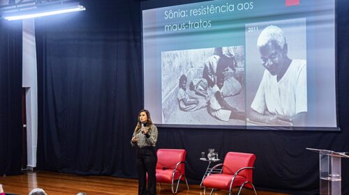 A jornalista Daniela Arbex encerra primeira semana de atividades na Unicamp