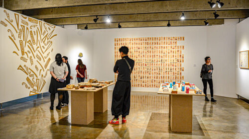 Exposição na Galeria de Artes propõe reflexões sobre o presente e o cotidiano