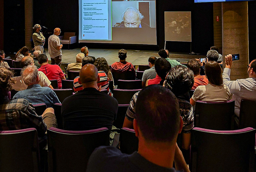 O professor britânico Antony Leggett participou do encontro no formato online