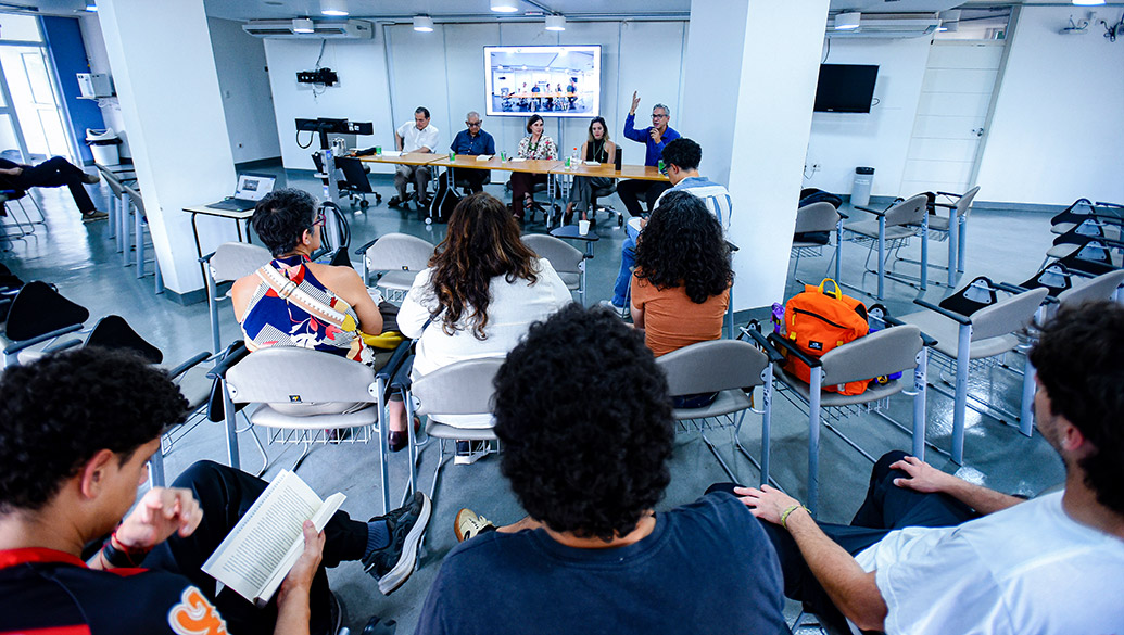Lançamento do livro publicado pela Editora da Unicamp aconteceu na quarta-feira (29), no Instituto de Economia