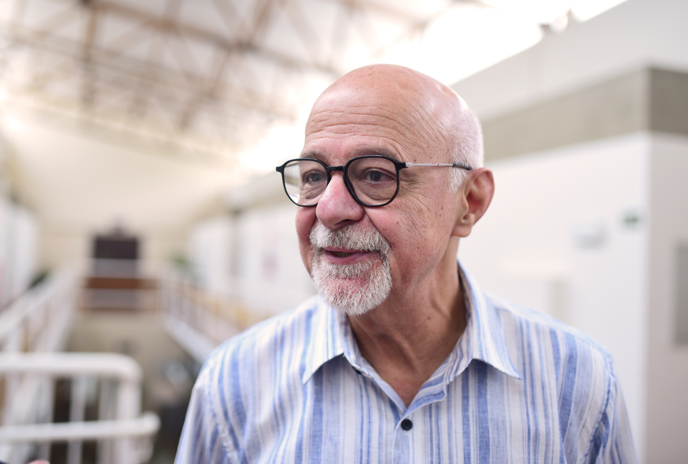 O professor sênior Amir Cladeira: 45 da defesa da tese e 75 anos de idade
