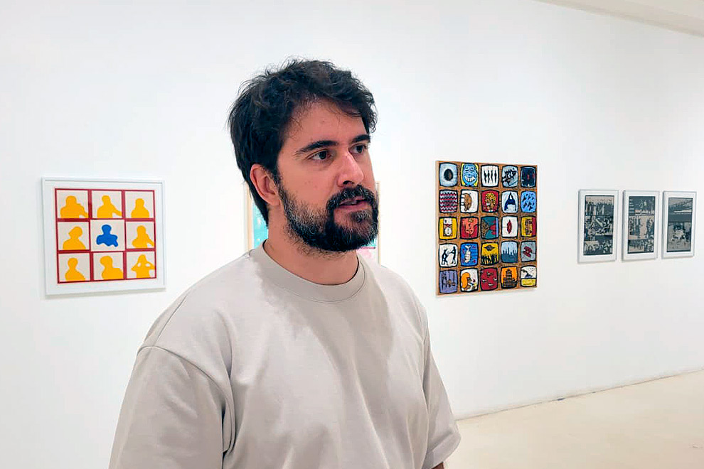 O professor do Instituto de Artes Gabriel Zacarias, diretor do MAV: artistas consagrados 