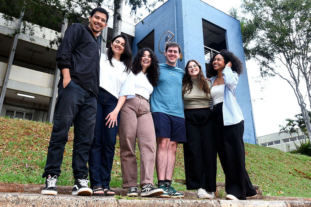 Da esquerda para a direita, Pedro Henrique Sendretti, Bianca Zampronio, Julia Rodrigues, Leonardo Pecht, Giane Barzagli e Ana Flávia Gomes: soluções para a topografia do terreno