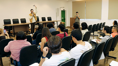 Projeto transforma humor em ferramenta de divulgação científica