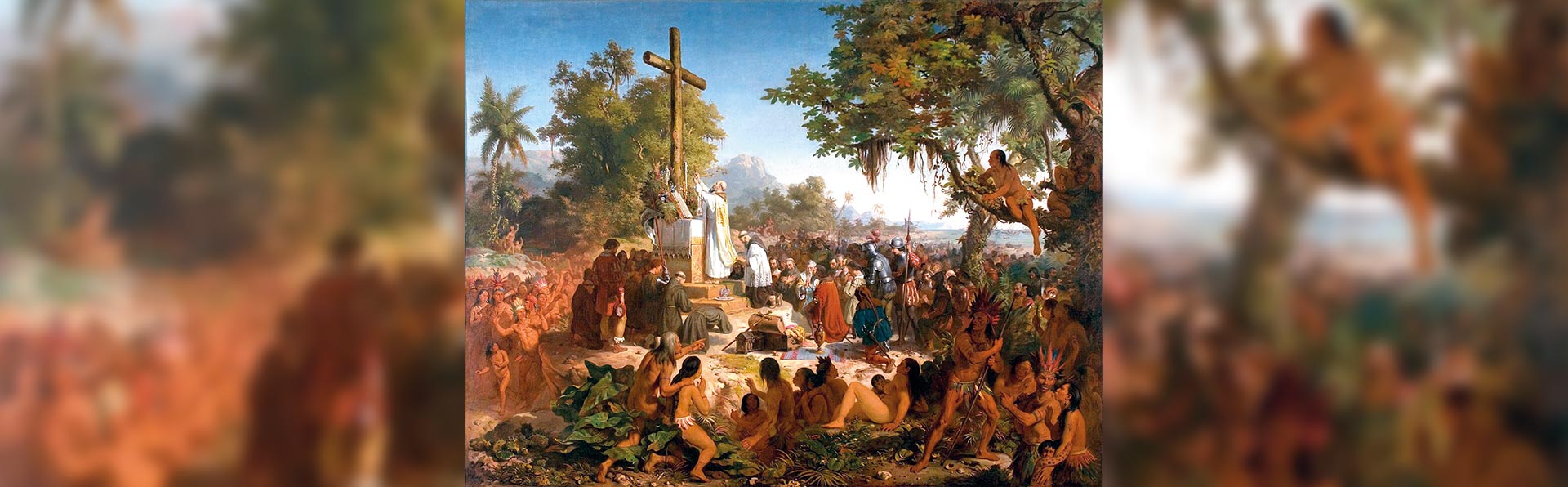Esta imagem é a famosa e grandiosa pintura histórica "A Primeira Missa no Brasil", de Victor Meirelles. A obra retrata uma cena ao ar livre, em uma paisagem tropical exuberante, representando o primeiro contato religioso entre portugueses e os povos indígenas do Brasil. O ponto central é um altar improvisado onde um padre, de vestes brancas e solenes, celebra a missa diante de uma grande cruz de madeira. Ao redor do altar, estão os colonizadores portugueses — vestidos com trajes da época, incluindo armaduras, roupas nobres e hábitos de frades — todos concentrados na cerimônia. Em um grande semicírculo em volta dos portugueses, uma multidão de indígenas, com os corpos nus ou seminus, observa o ritual com expressões de curiosidade, espanto e fascínio. Suas posturas são variadas: alguns estão sentados no chão, outros de pé, e há até quem suba em uma árvore para ter uma visão melhor da cena. A pintura transmite uma atmosfera idealizada de um encontro pacífico e solene, marcando um momento fundador na história do país.
