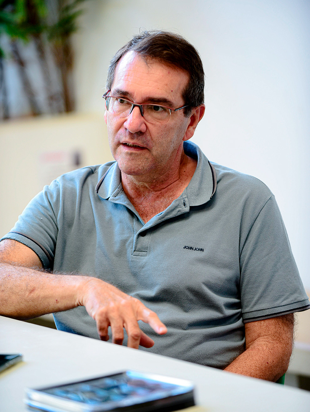 O professor Alvaro Penteado Crósta: grupo de pesquisa em Geotecnologias