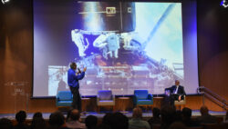 Em palestra na Unicamp, astronauta defende conservação da Terra e cooperação no setor aeroespacial