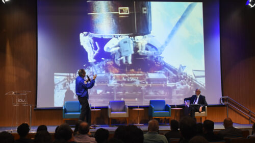 Em palestra na Unicamp, astronauta defende conservação da Terra e cooperação no setor aeroespacial